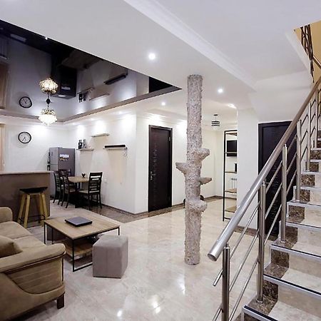 Nickos Hotel Кутаиси Экстерьер фото