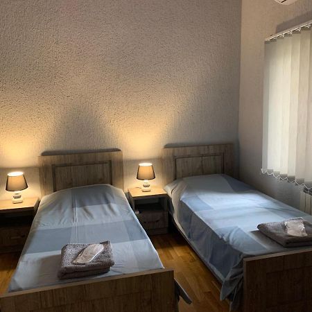 Nickos Hotel Кутаиси Экстерьер фото