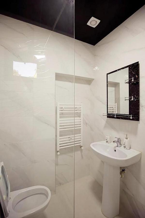 Nickos Hotel Кутаиси Экстерьер фото