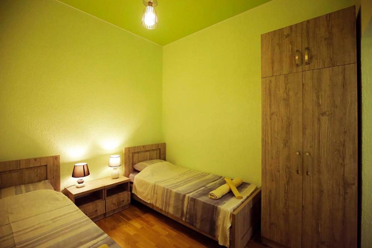Nickos Hotel Кутаиси Экстерьер фото