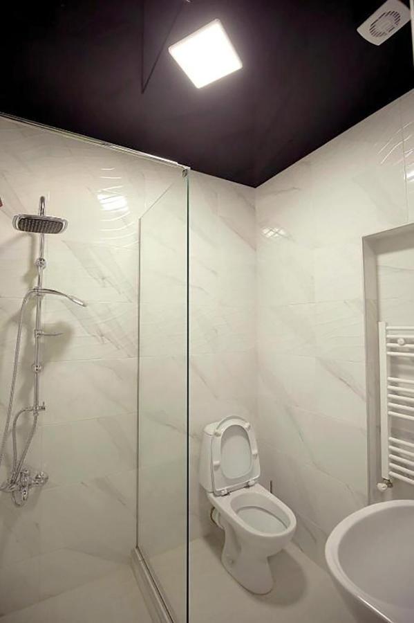 Nickos Hotel Кутаиси Экстерьер фото