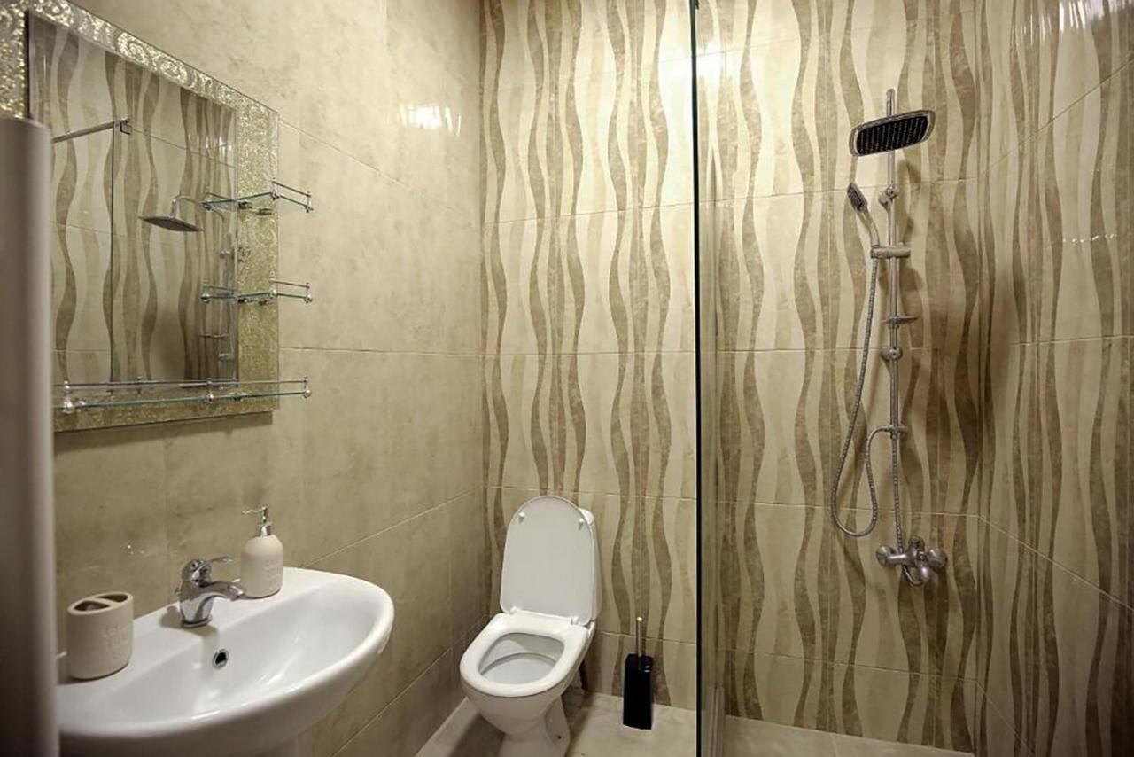 Nickos Hotel Кутаиси Экстерьер фото