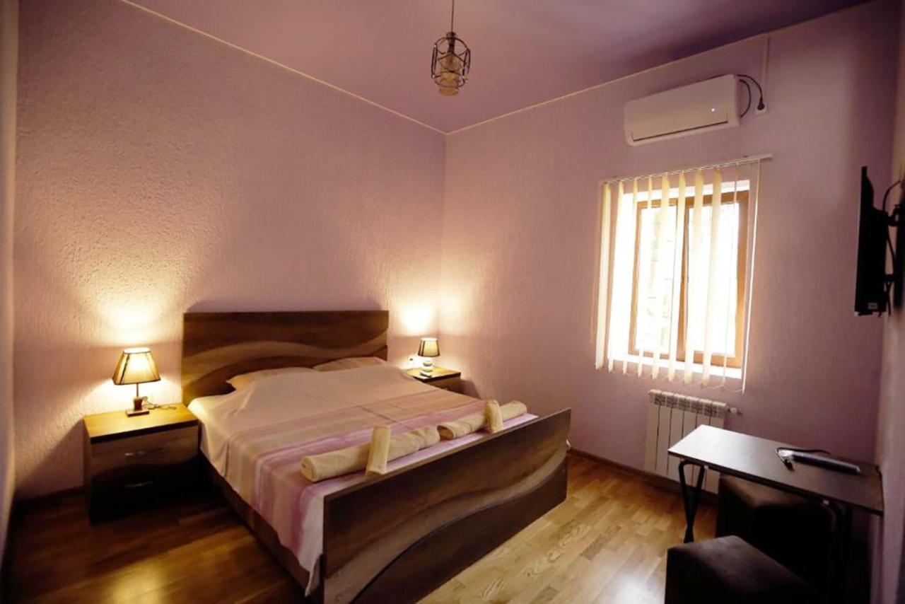 Nickos Hotel Кутаиси Экстерьер фото