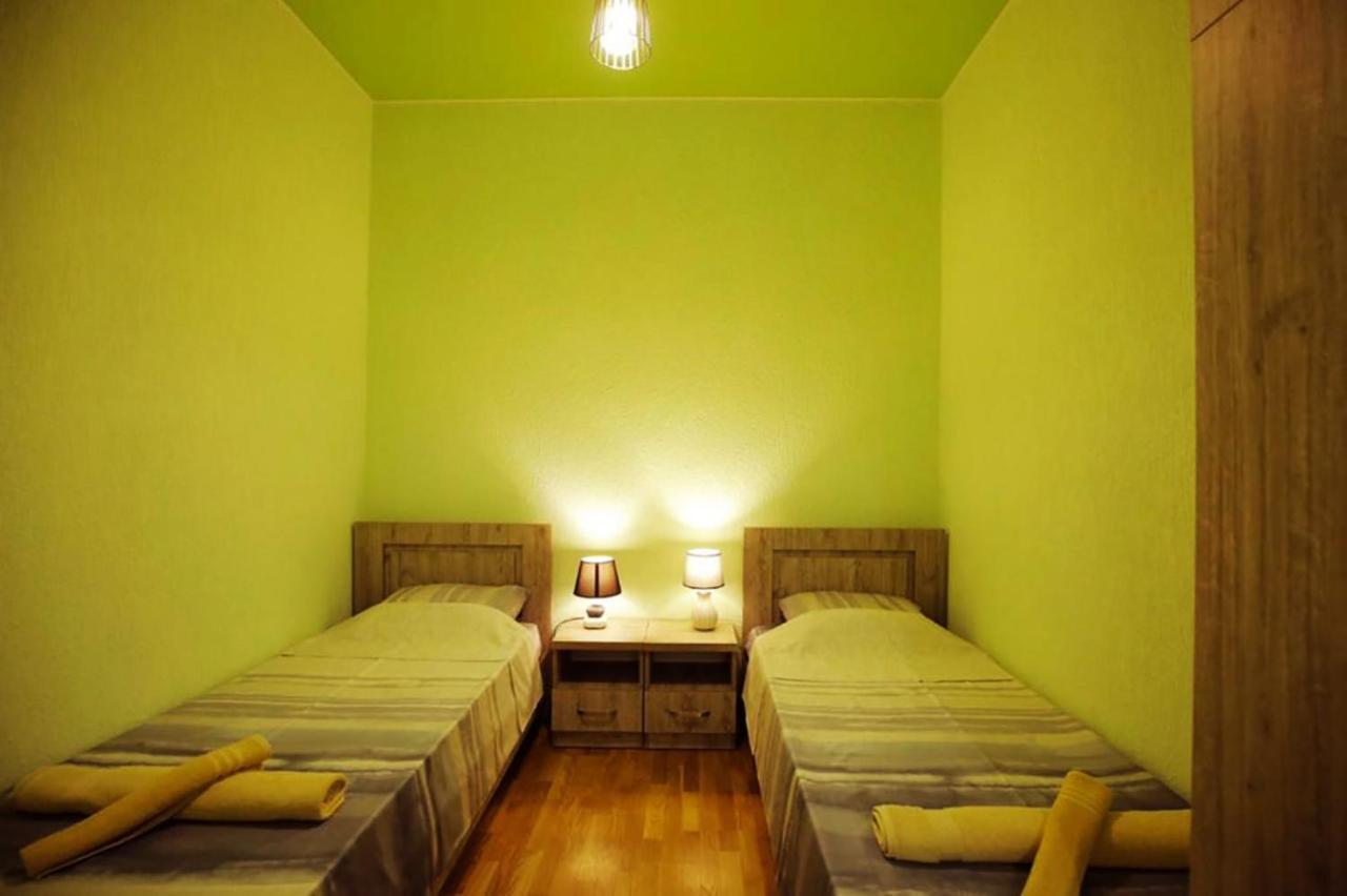 Nickos Hotel Кутаиси Экстерьер фото
