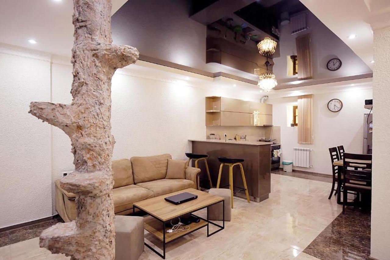 Nickos Hotel Кутаиси Экстерьер фото