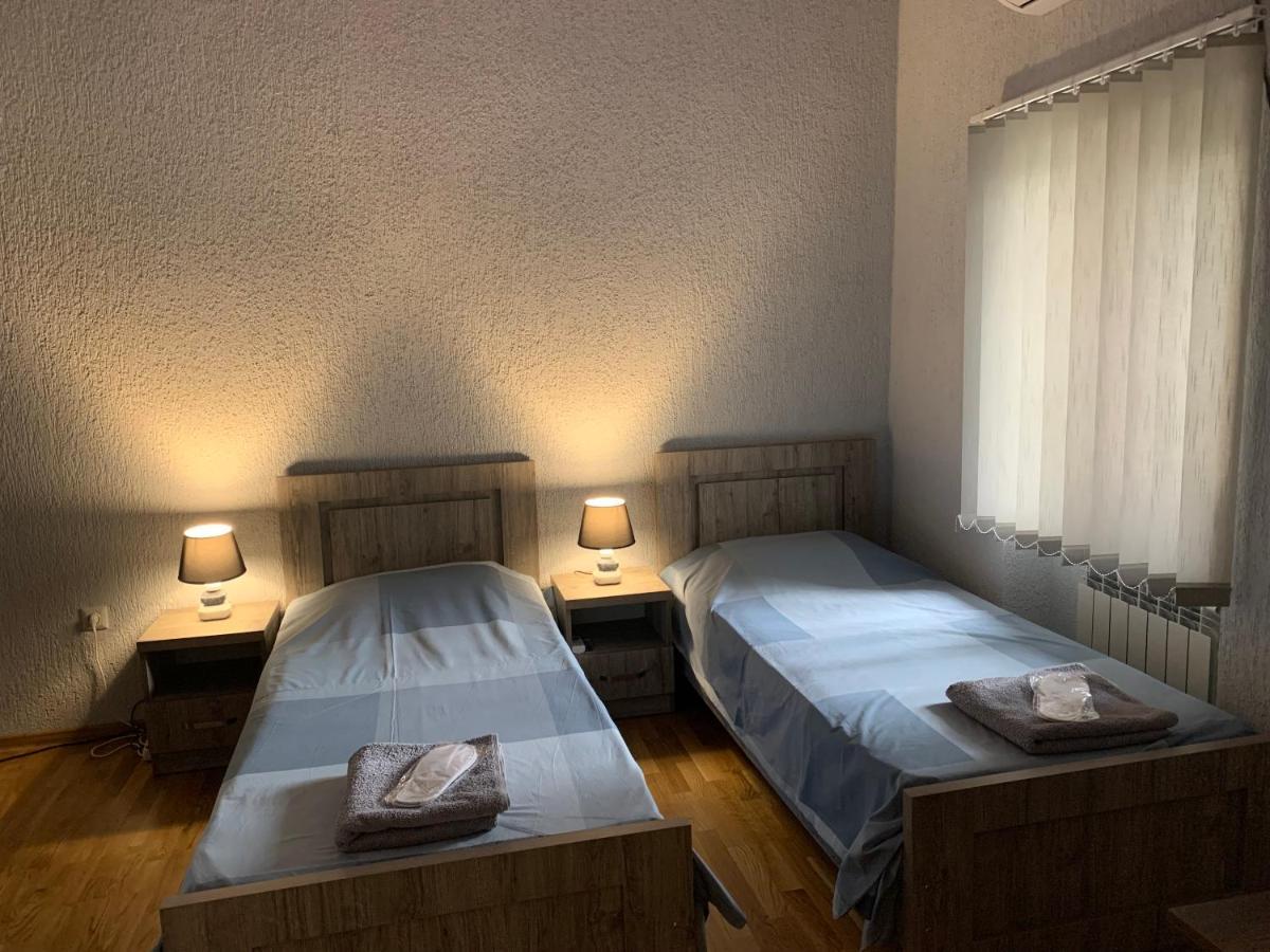 Nickos Hotel Кутаиси Экстерьер фото