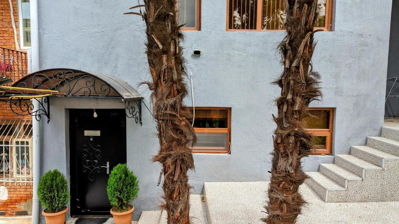 Nickos Hotel Кутаиси Экстерьер фото